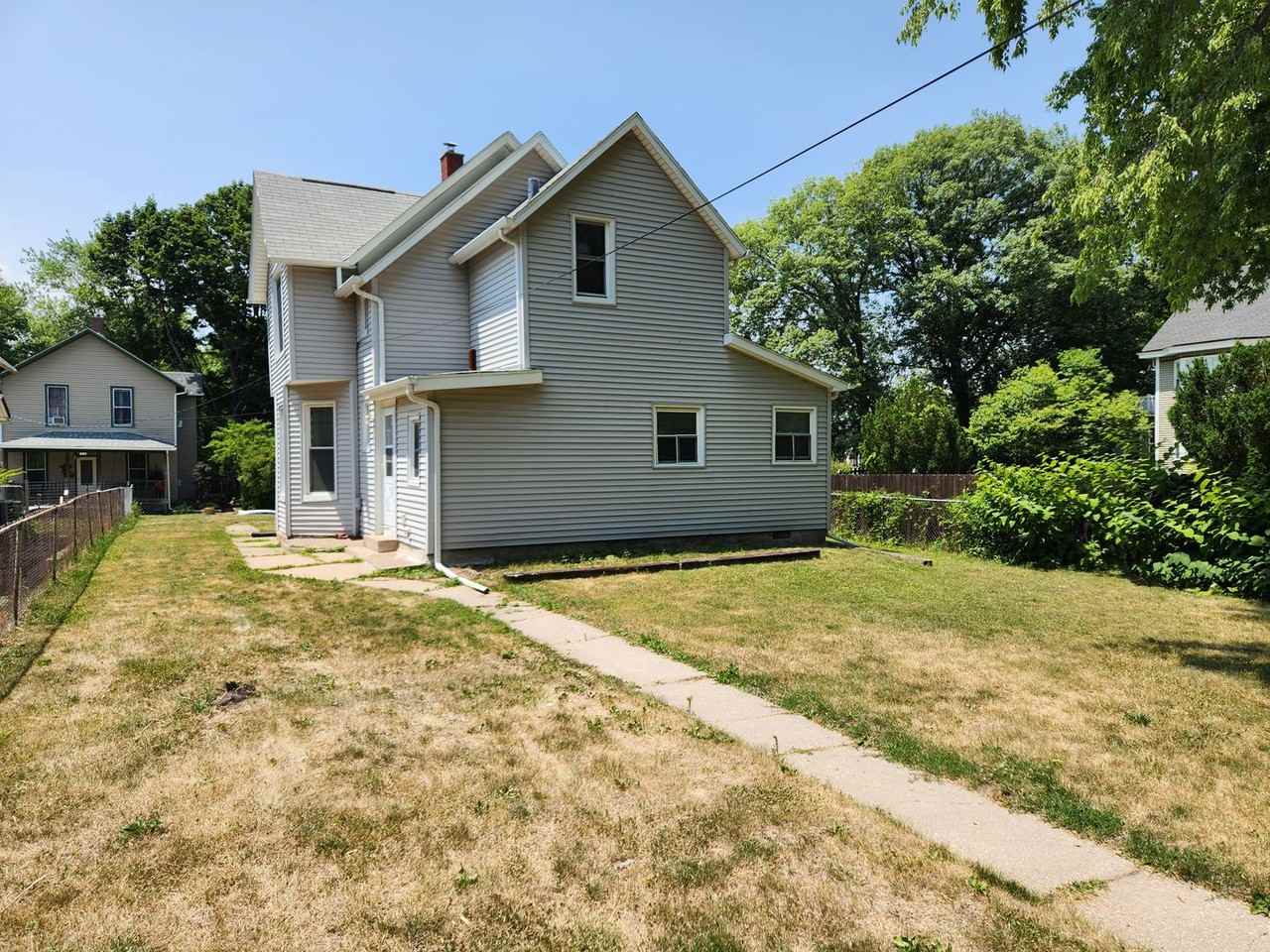 1110 13th St - Photo 3 of 24