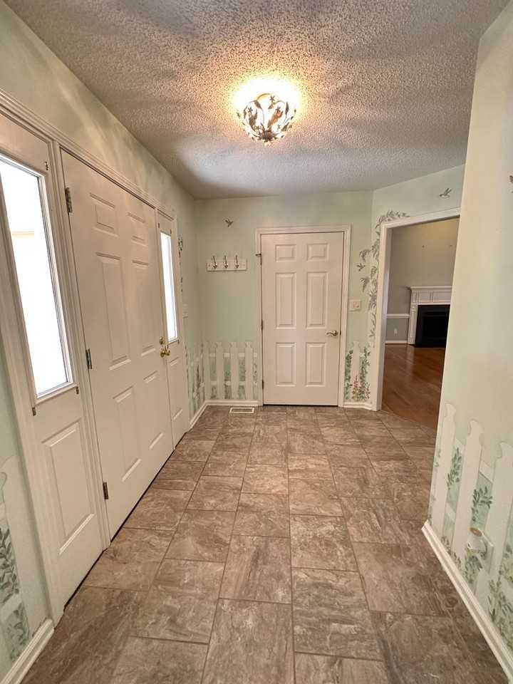 1611 Majesty Dr - Photo 3 of 25