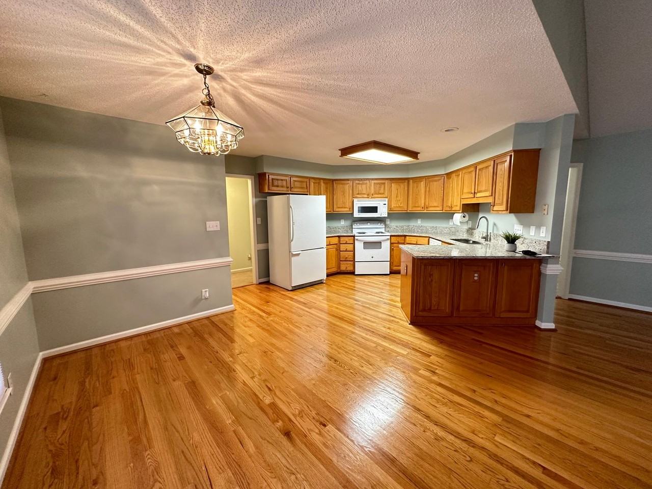 1611 Majesty Dr - Photo 5 of 25