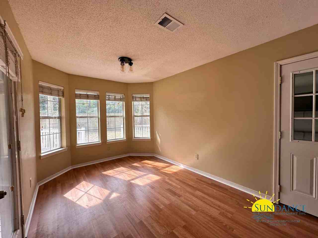 6 Shamrock Dr - Photo 4 of 17
