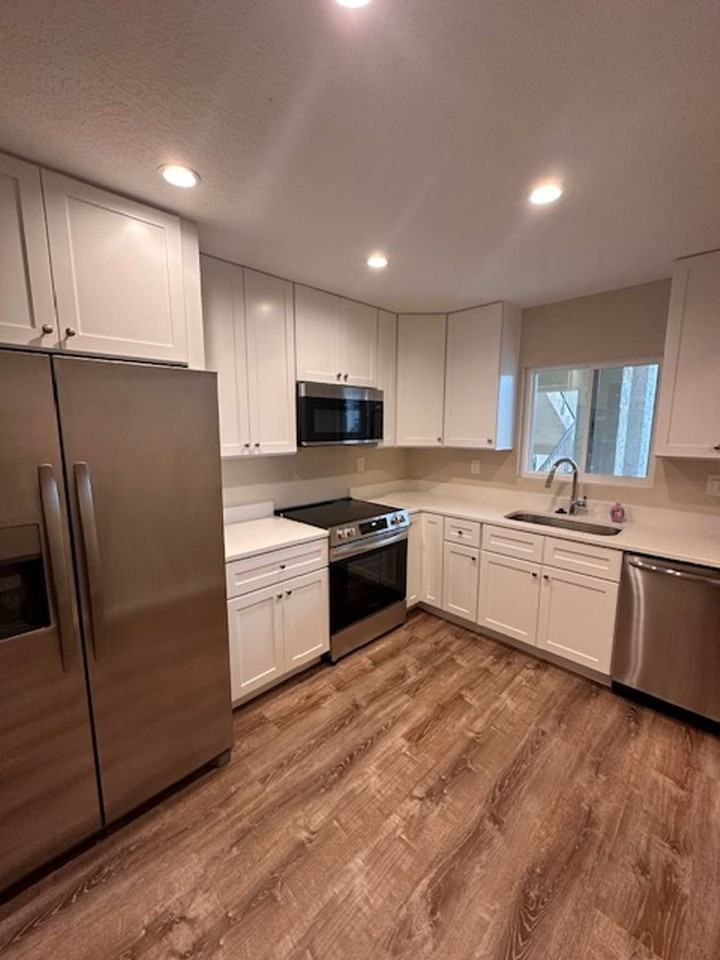 3777 Lake Bayshore Drive - Photo 4 of 50