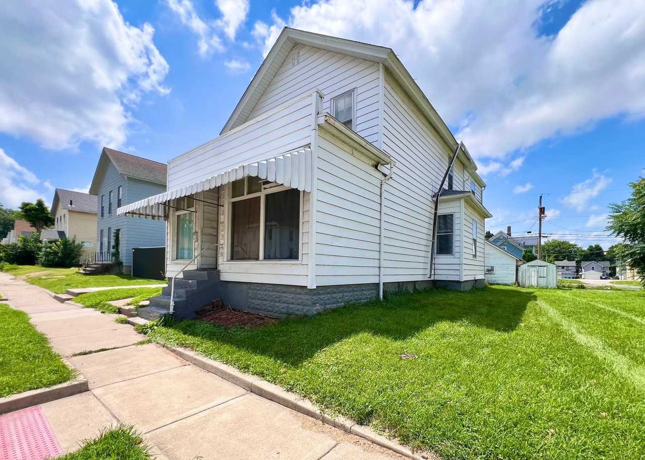 732 24th St - Photo 2 of 11