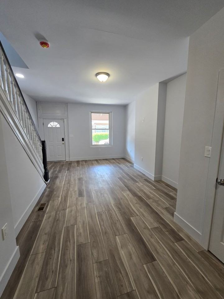 2161 W Grange Ave - Photo 2 of 19