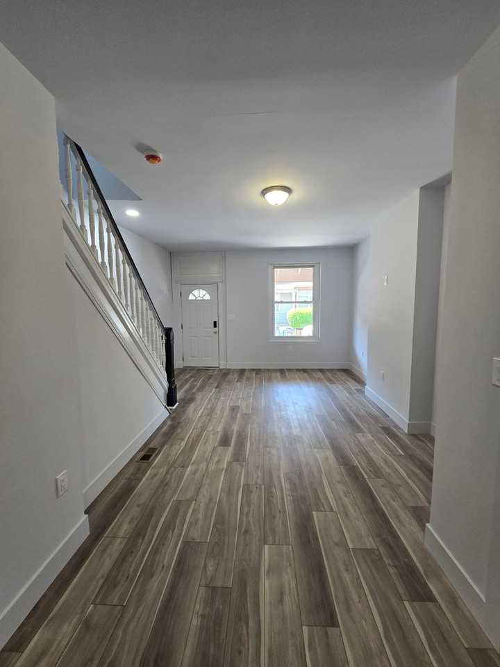 2161 W Grange Ave - Photo 3 of 19