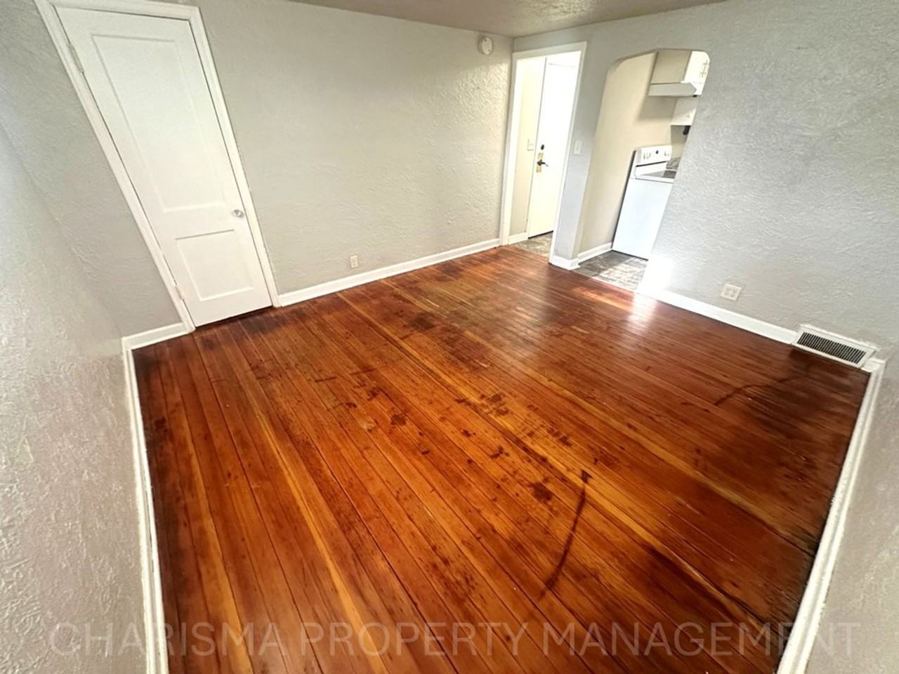 917 S 1st Ave #4 - Photo 7 of 22