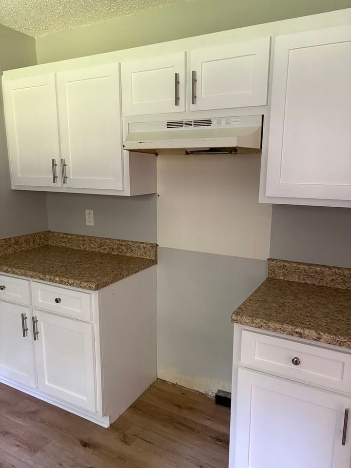 1290 Georgia Ave Se - Photo 2 of 9