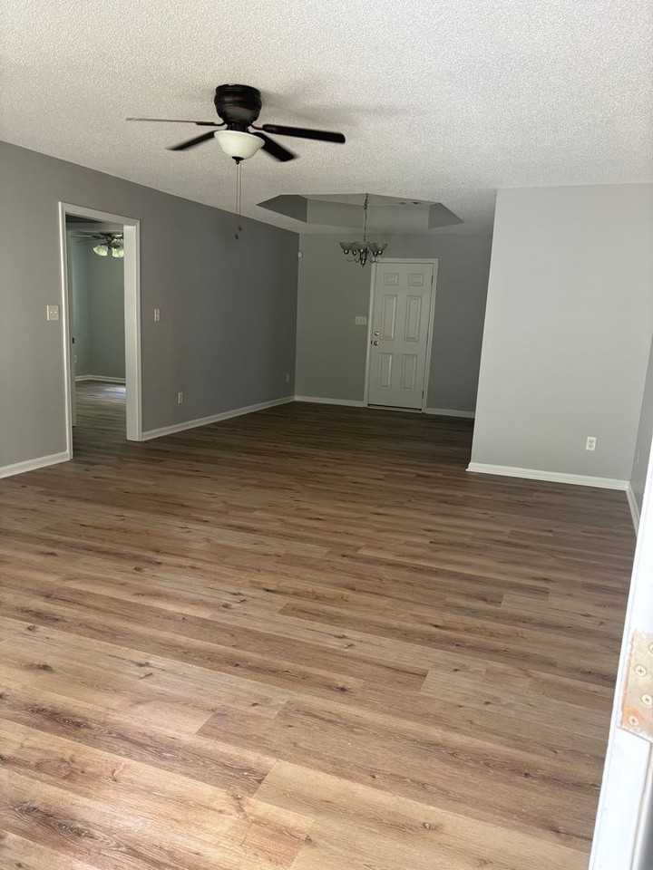 1404 Georgia Ave Se - Photo 5 of 18