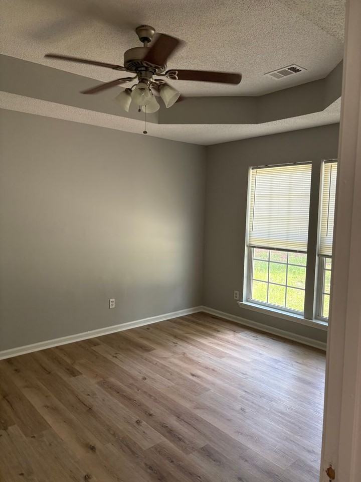 1404 Georgia Ave Se - Photo 7 of 18