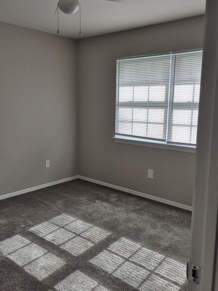 2505 Columbia Dr - Photo 2 of 6