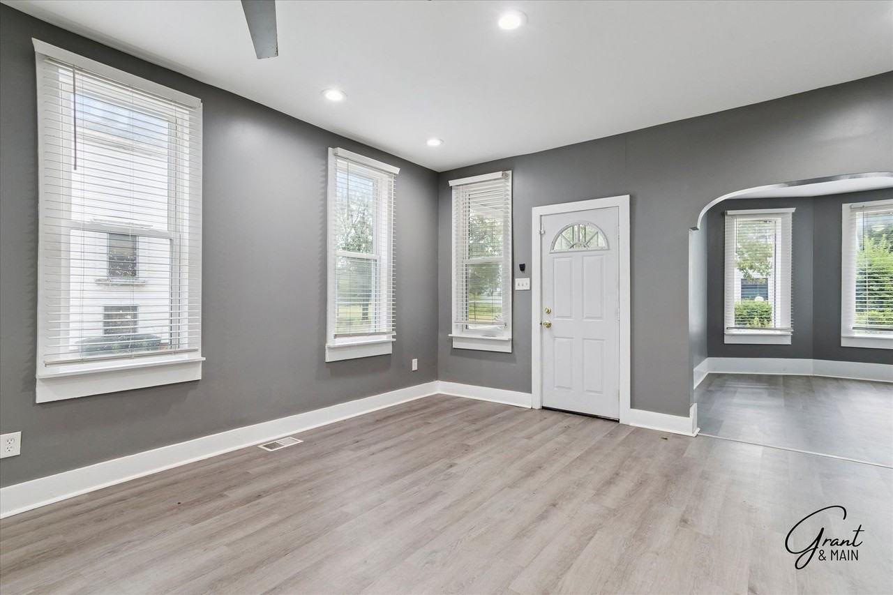 3415 E Canfield St - Photo 3 of 34