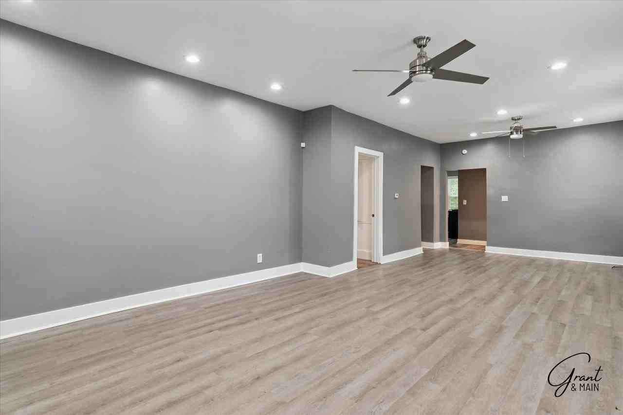 3415 E Canfield St - Photo 5 of 34