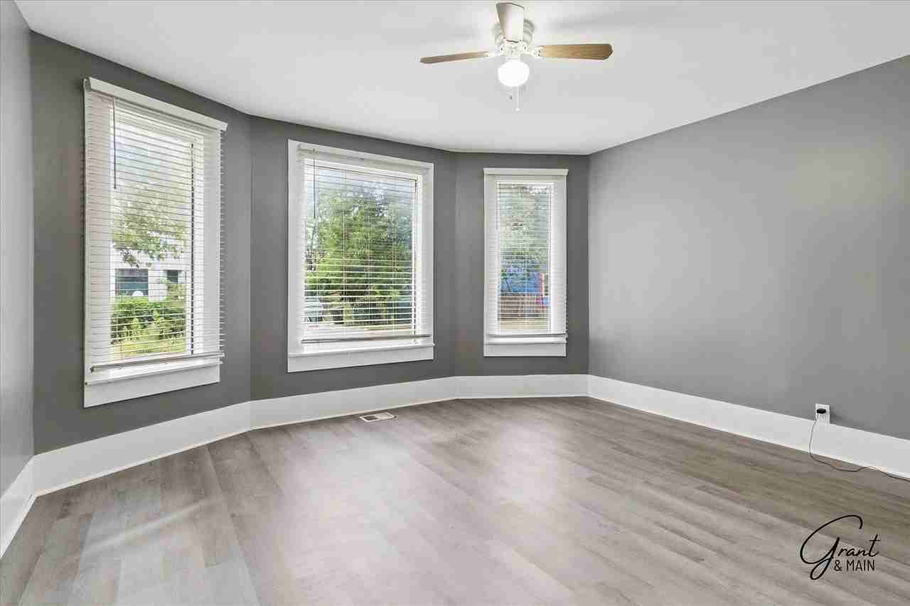 3415 E Canfield St - Photo 6 of 34