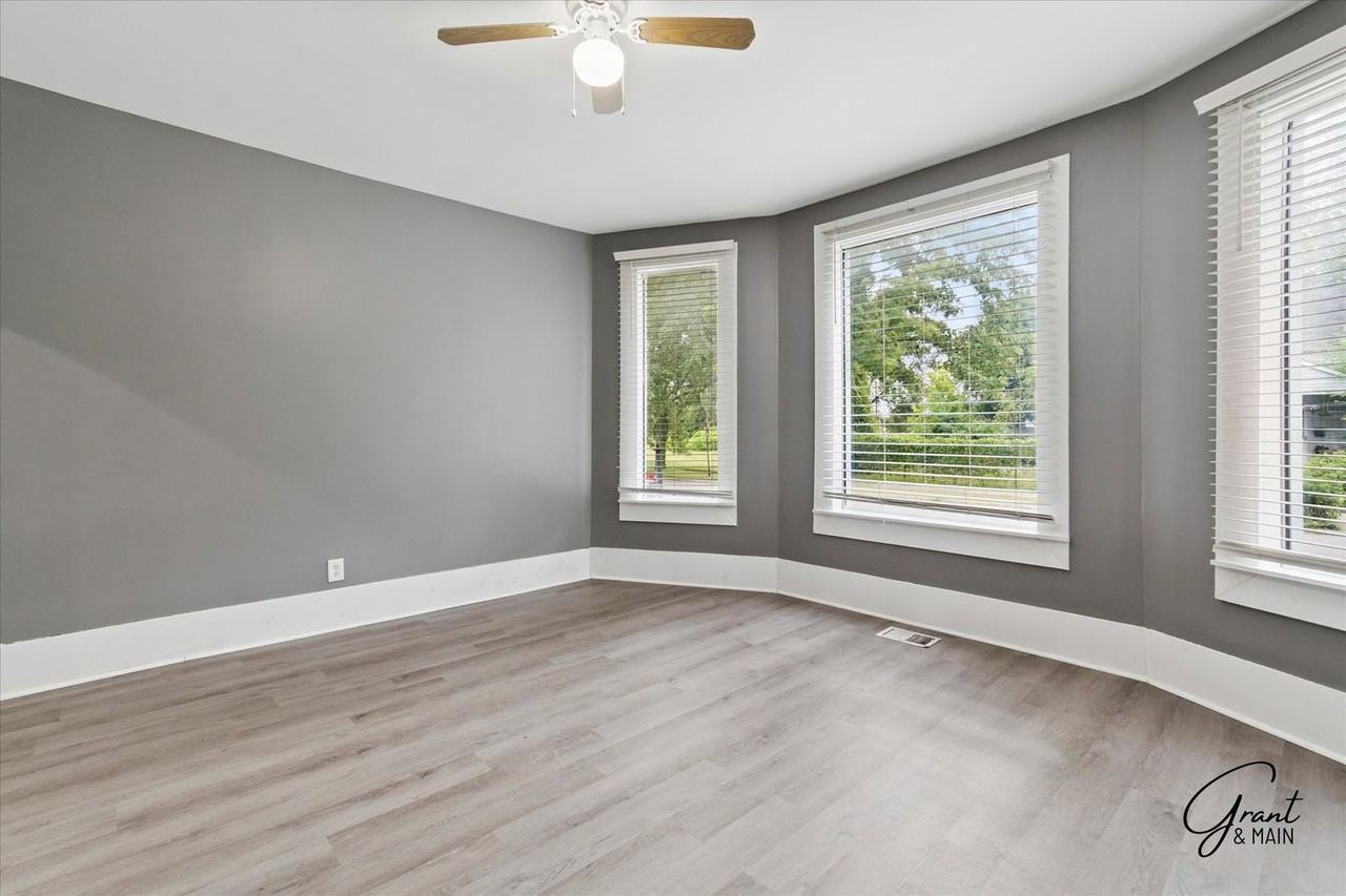 3415 E Canfield St - Photo 7 of 34