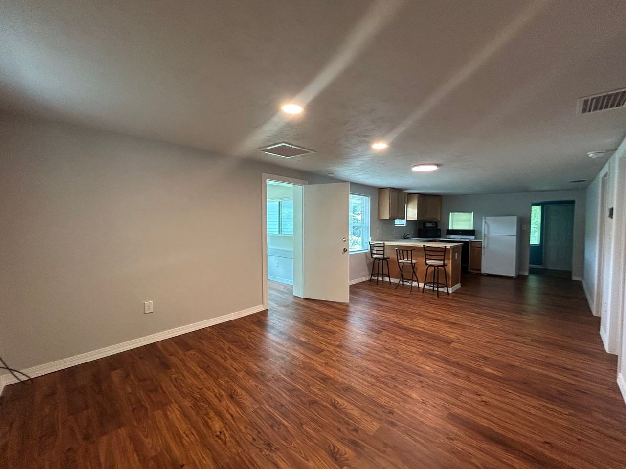 1004 Se 7th Ave - Photo 2 of 19