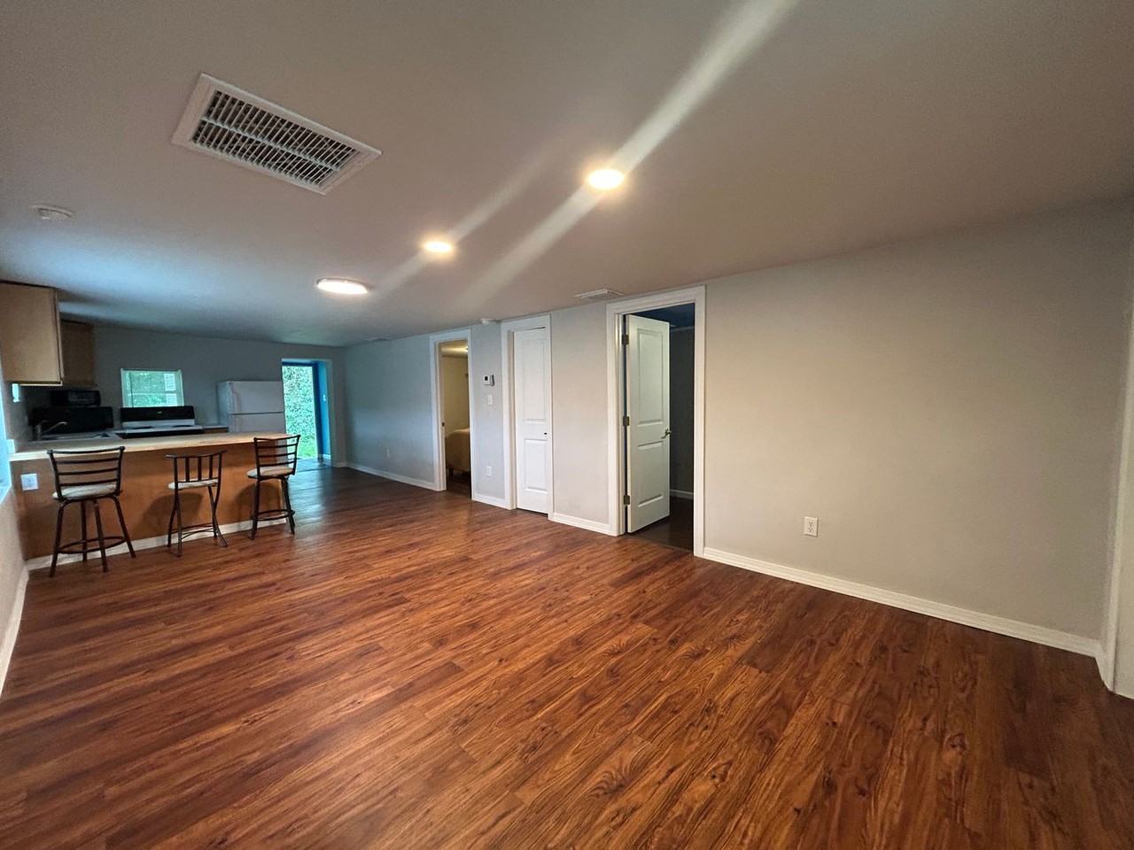 1004 Se 7th Ave - Photo 3 of 19