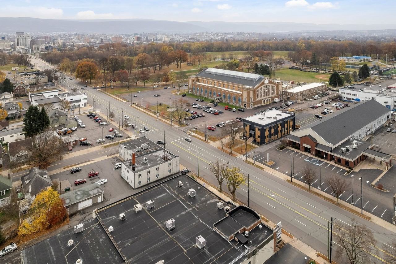 300 Market St - Photo 3 of 8