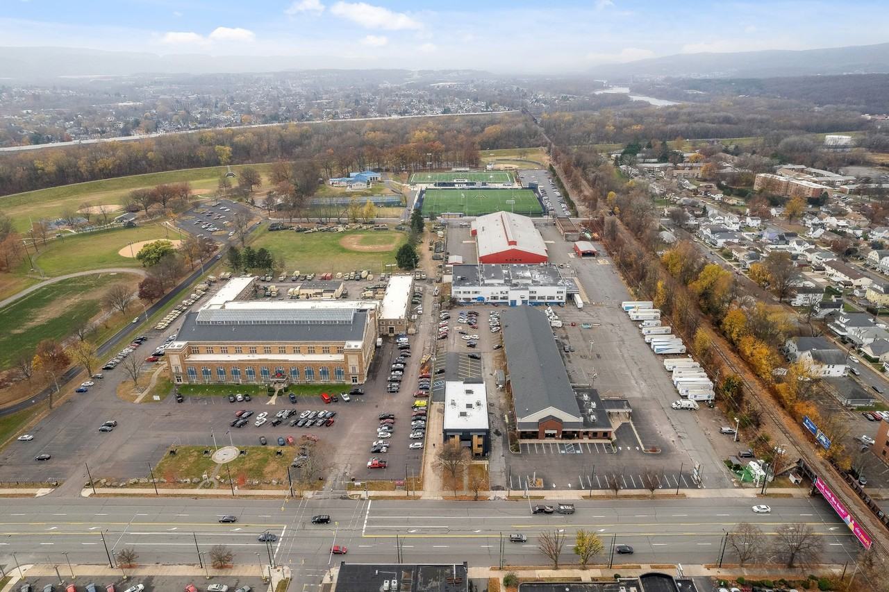 300 Market St - Photo 4 of 8