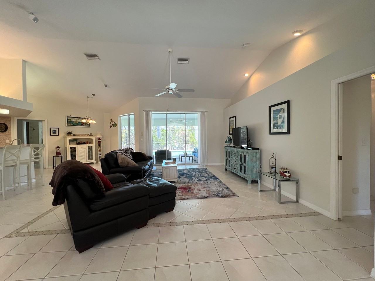 17146 Marydale Rd - Photo 4 of 50