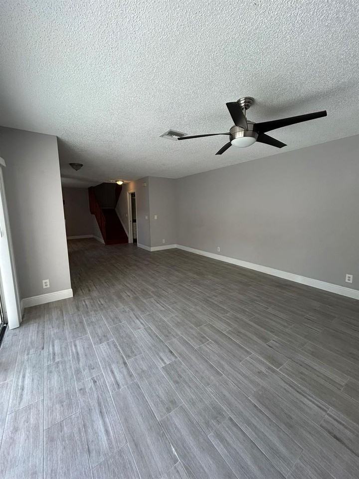 10978 Mainsail Dr - Photo 2 of 12