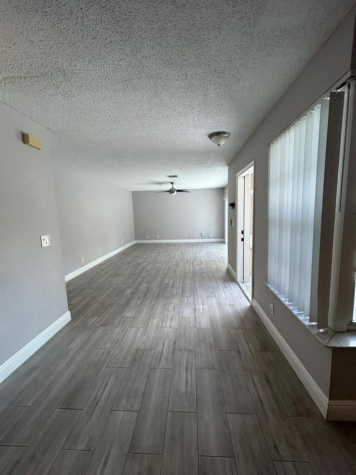 10978 Mainsail Dr - Photo 3 of 12