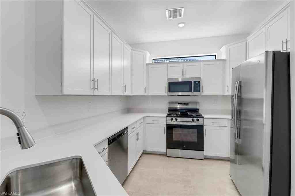 19600 Hinkley Drive - Photo 5 of 41