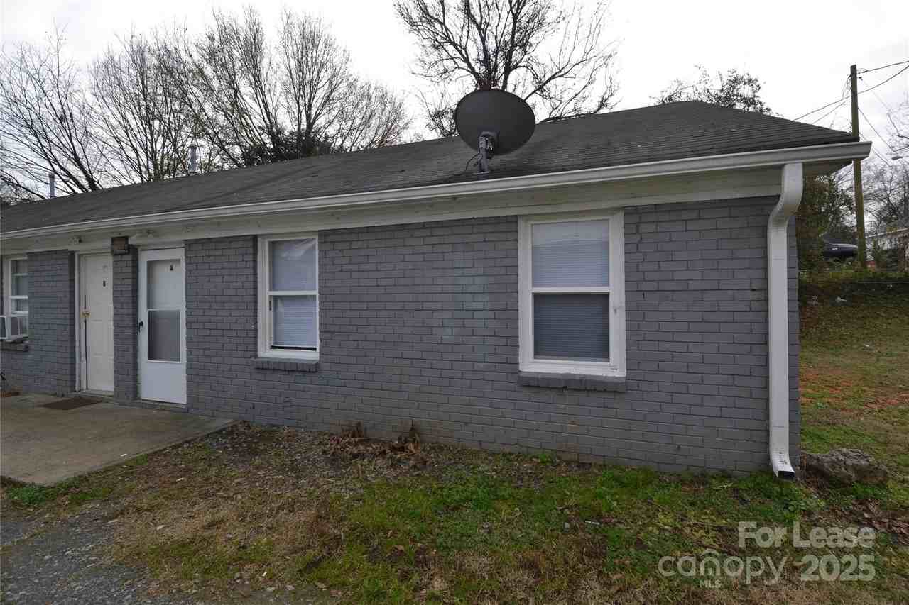 1009 Plymouth St Apt A #A - Photo 2 of 14