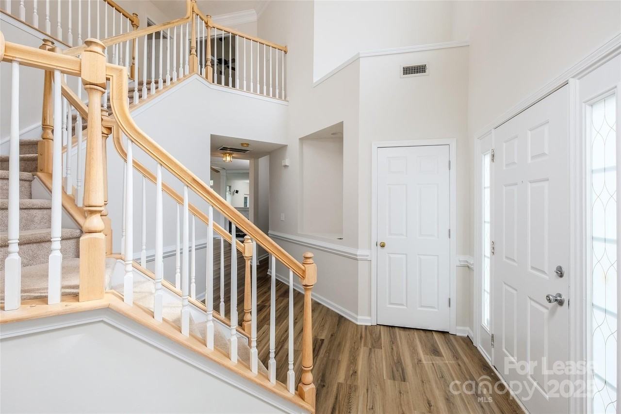 16017 Woodcote Dr - Photo 2 of 26