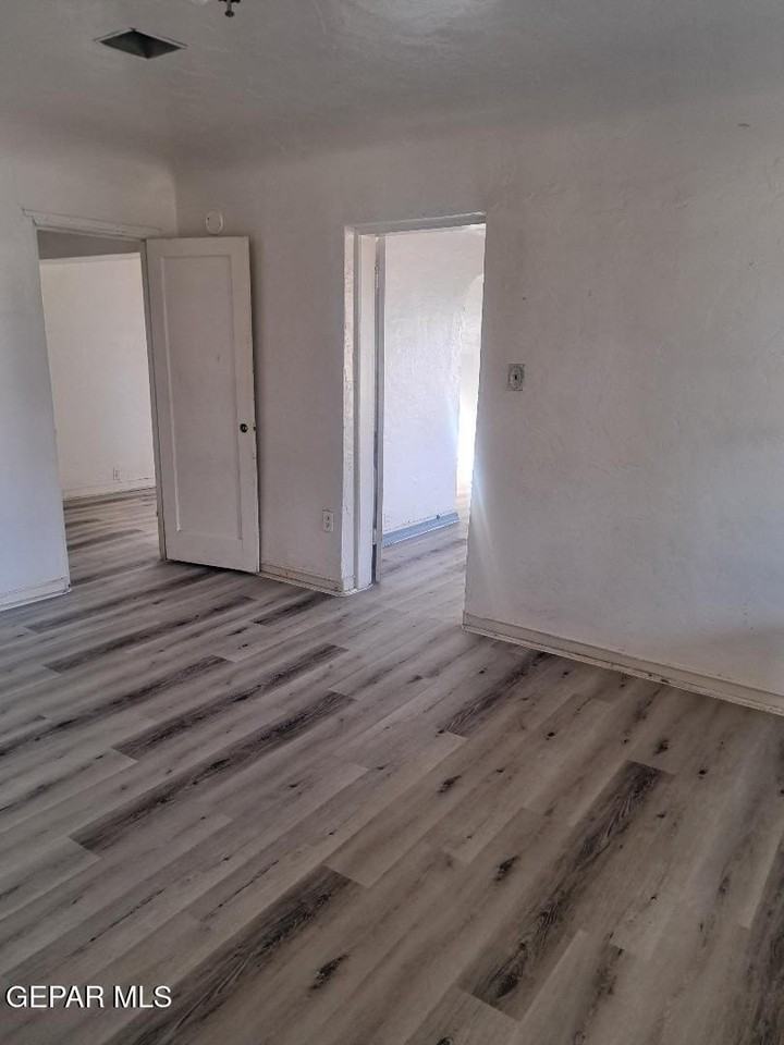 905 Northeast Camp Street - Photo 6 of 10