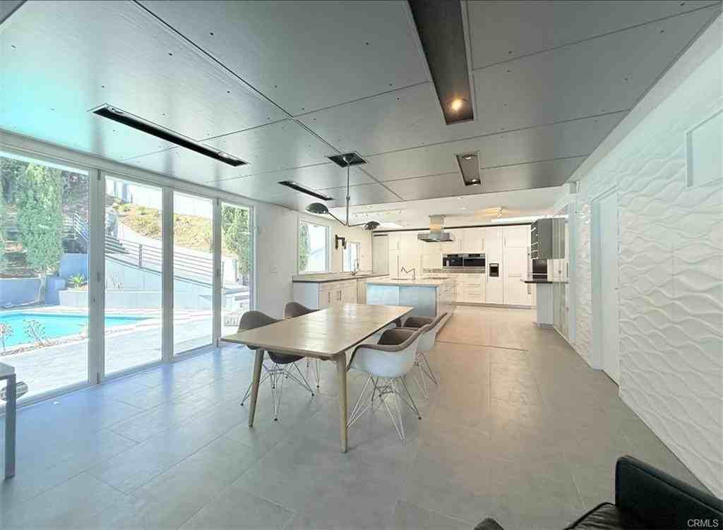 1801 Roscomare Rd - Photo 3 of 8