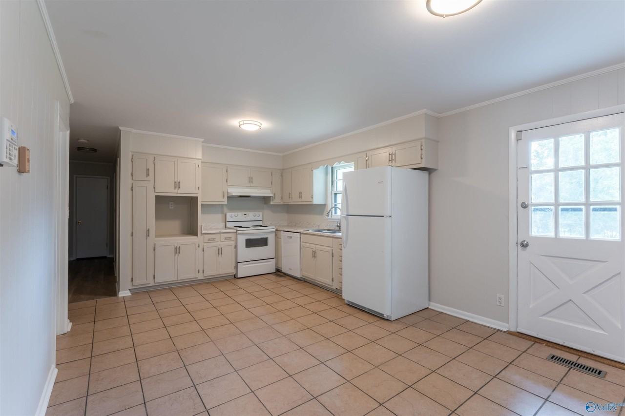 1018 5th Ave Sw - Photo 4 of 20