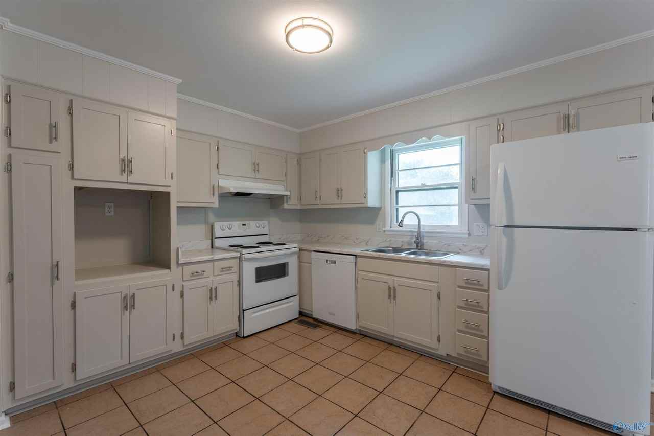 1018 5th Ave Sw - Photo 5 of 20