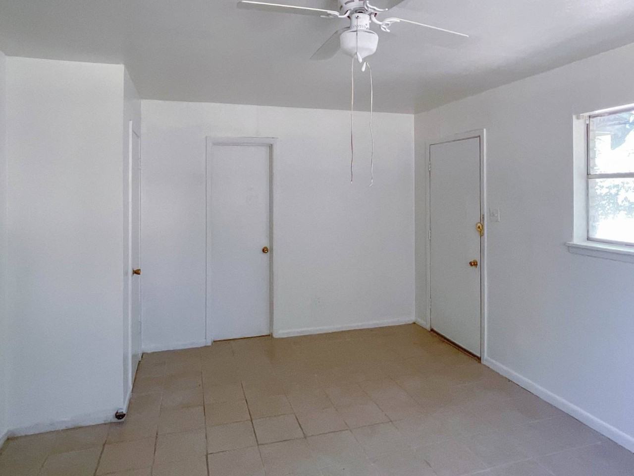 1705 Mulford St #C - Photo 2 of 6