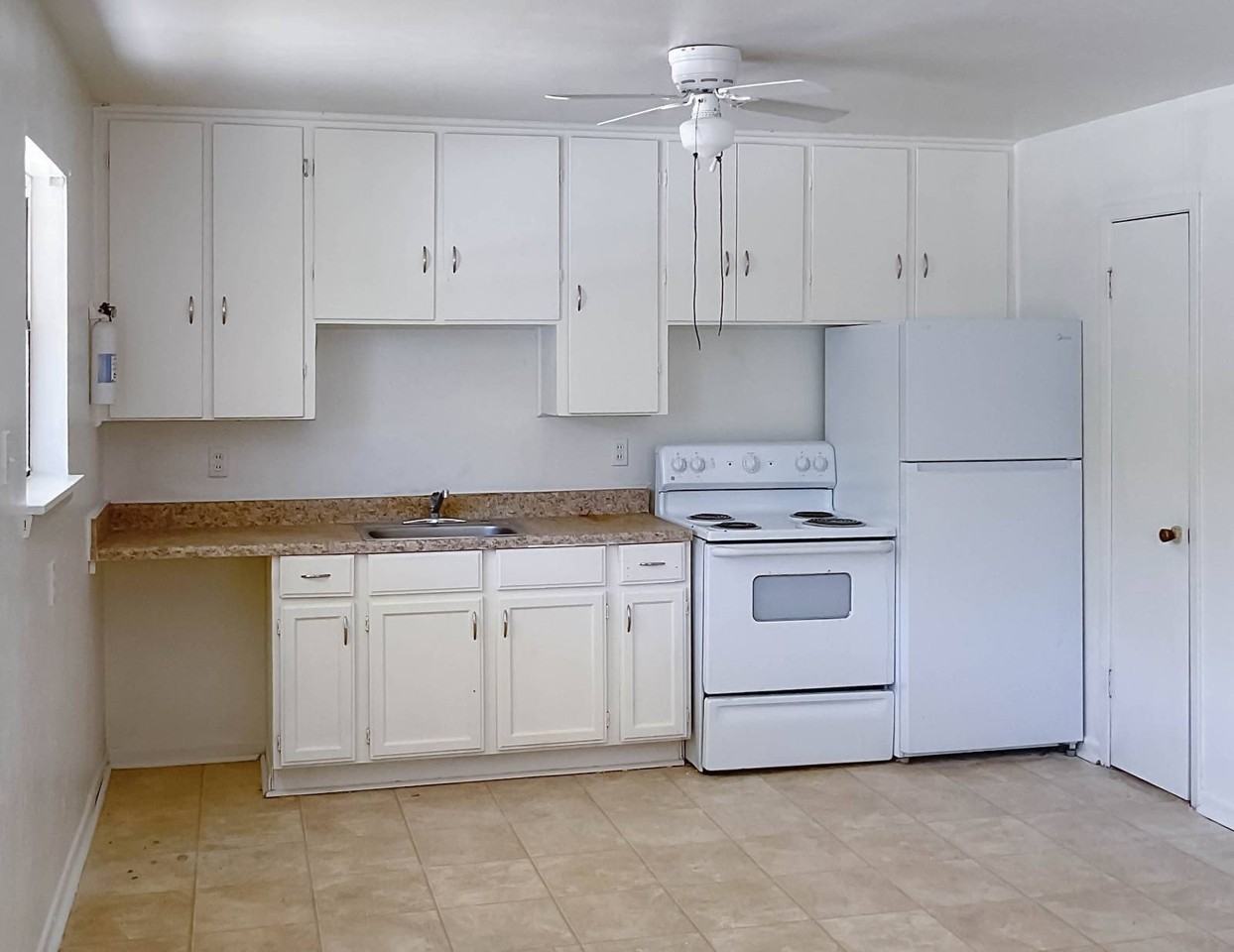 1705 Mulford St #C - Photo 4 of 6