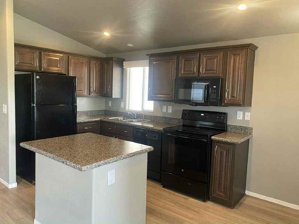 16608 N 1st Ln #0142 - Photo 3 of 9