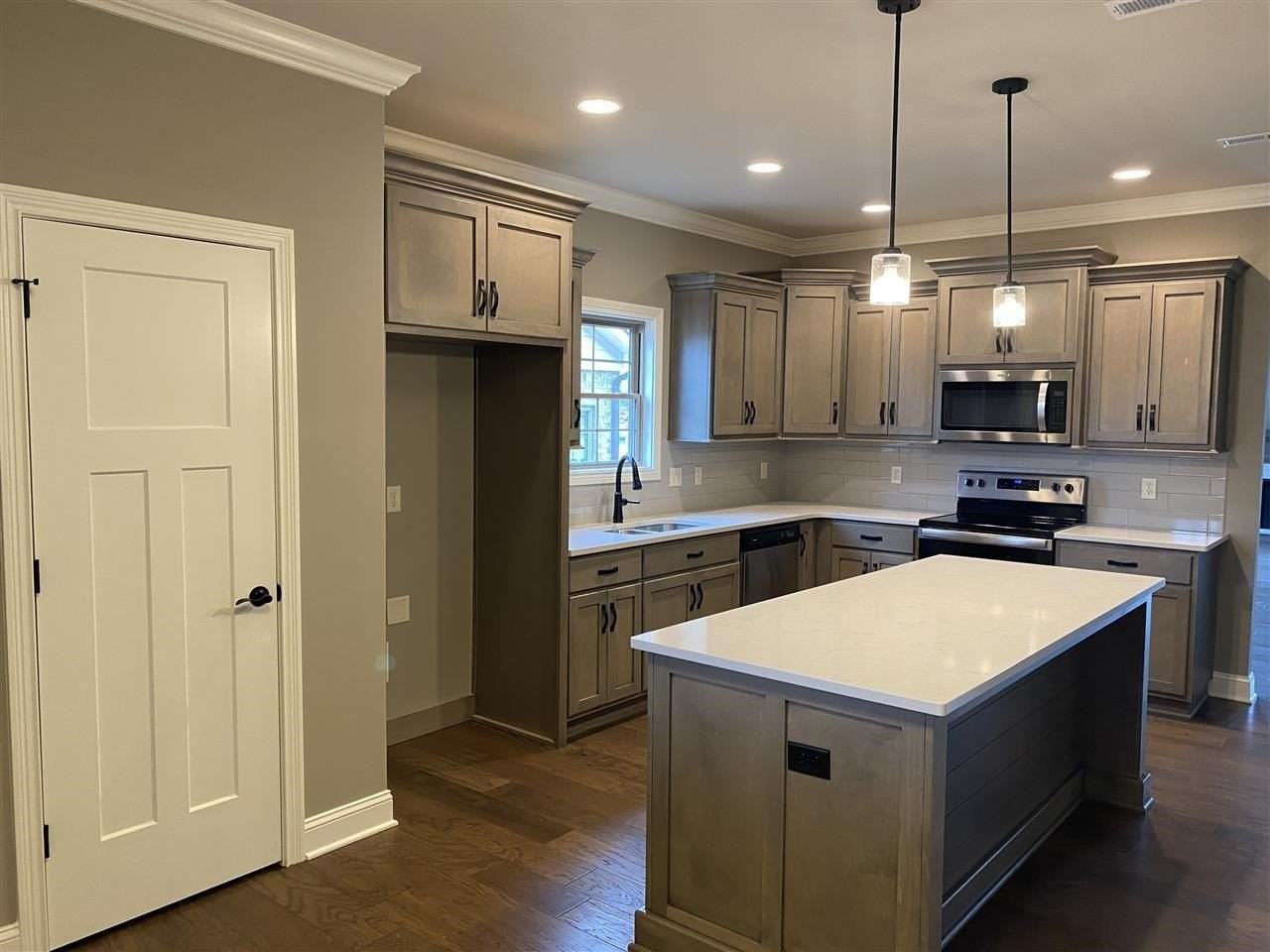 527 Cumberland Trace Road - Photo 3 of 10