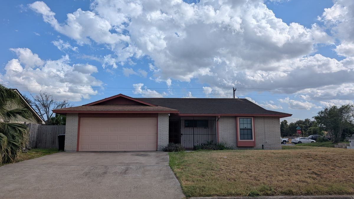 2521 Eagle Ave - Photo 2 of 4