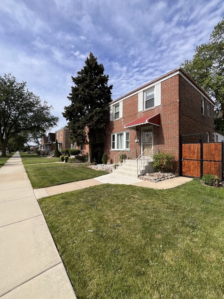 5238 S Hamlin Ave - Photo 2 of 29