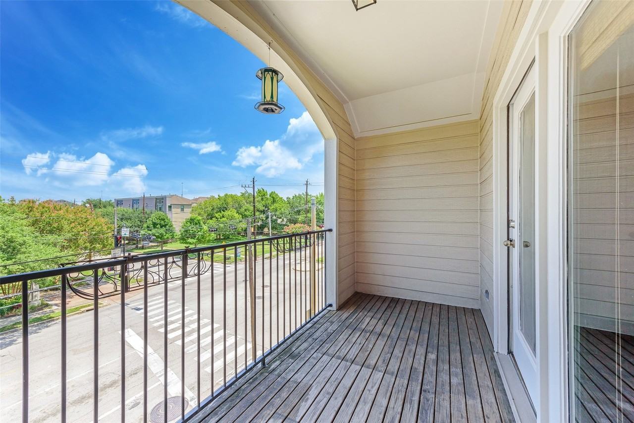 1722 Elgin St - Photo 2 of 23