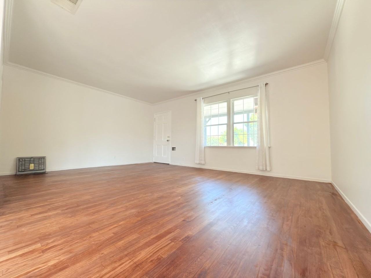 11216 Covello St - Photo 4 of 10