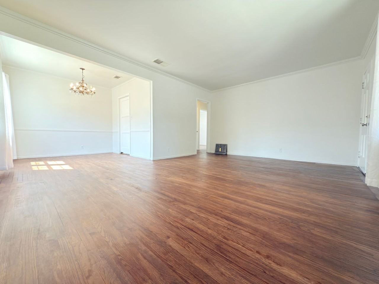 11216 Covello St - Photo 5 of 10