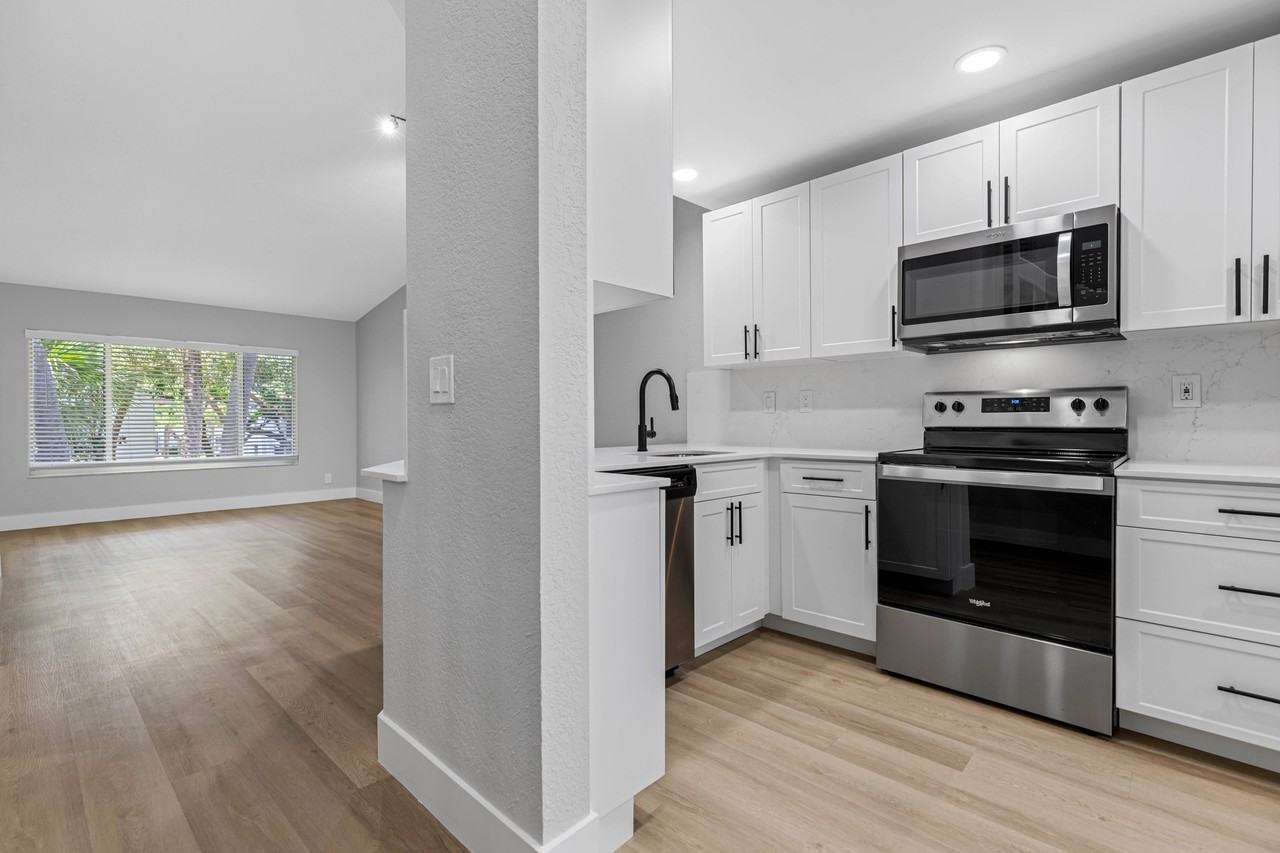 Lakepointe at Jacaranda - Photo 4 of 53