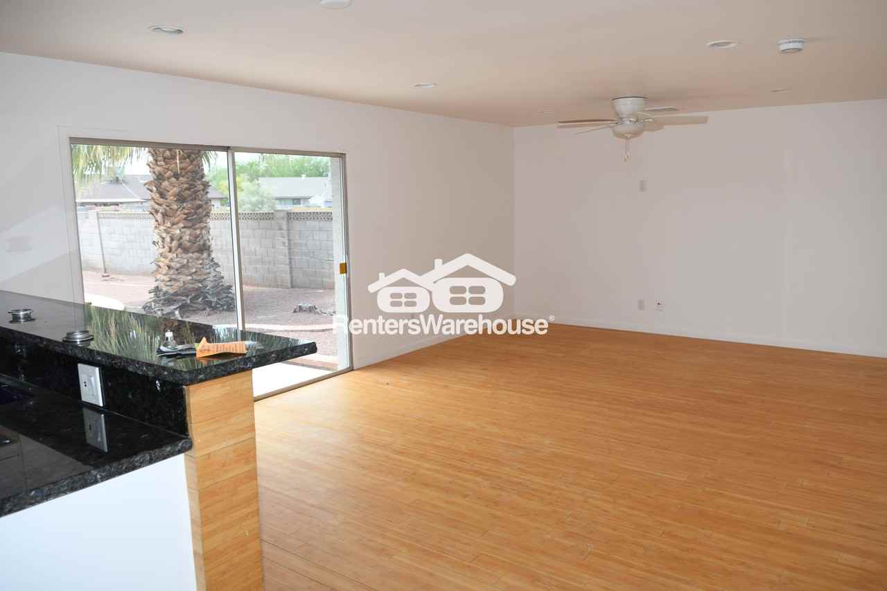 2111 E Oxford Dr - Photo 3 of 15