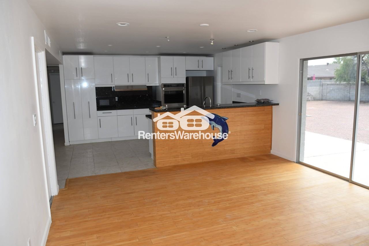 2111 E Oxford Dr - Photo 4 of 15