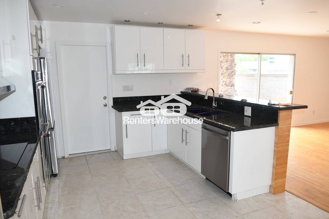 2111 E Oxford Dr - Photo 6 of 15