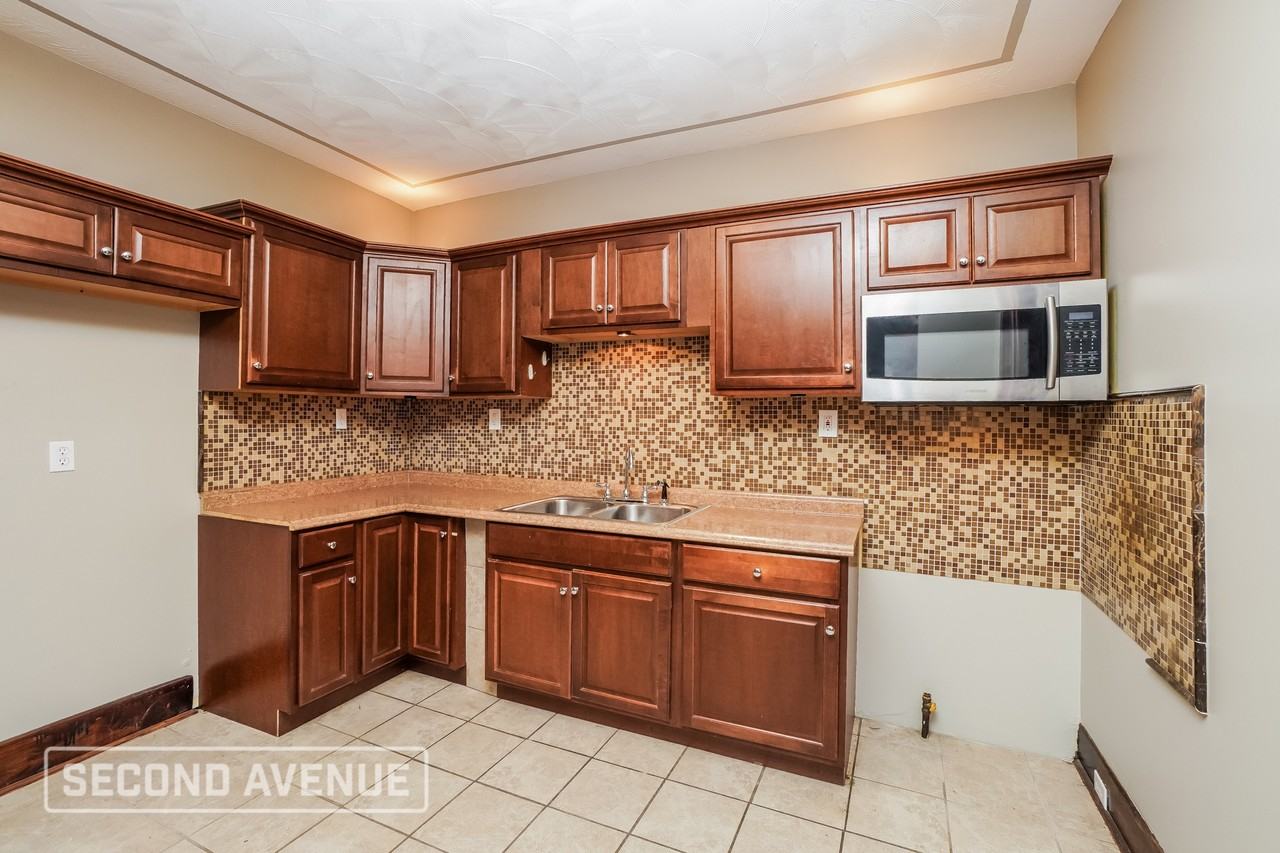 1826 Greenwood Ave - Photo 2 of 13