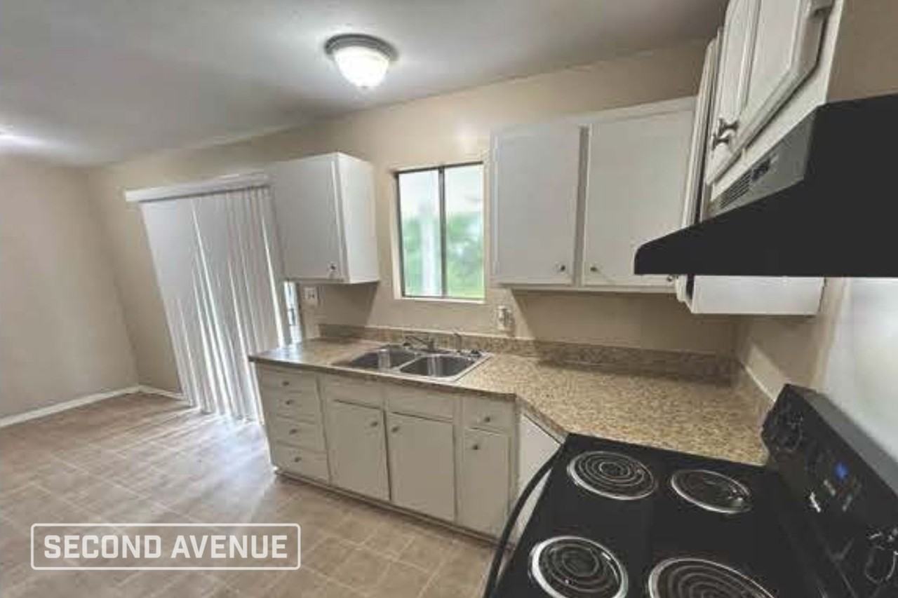 5041 Inverness Dr - Photo 4 of 17