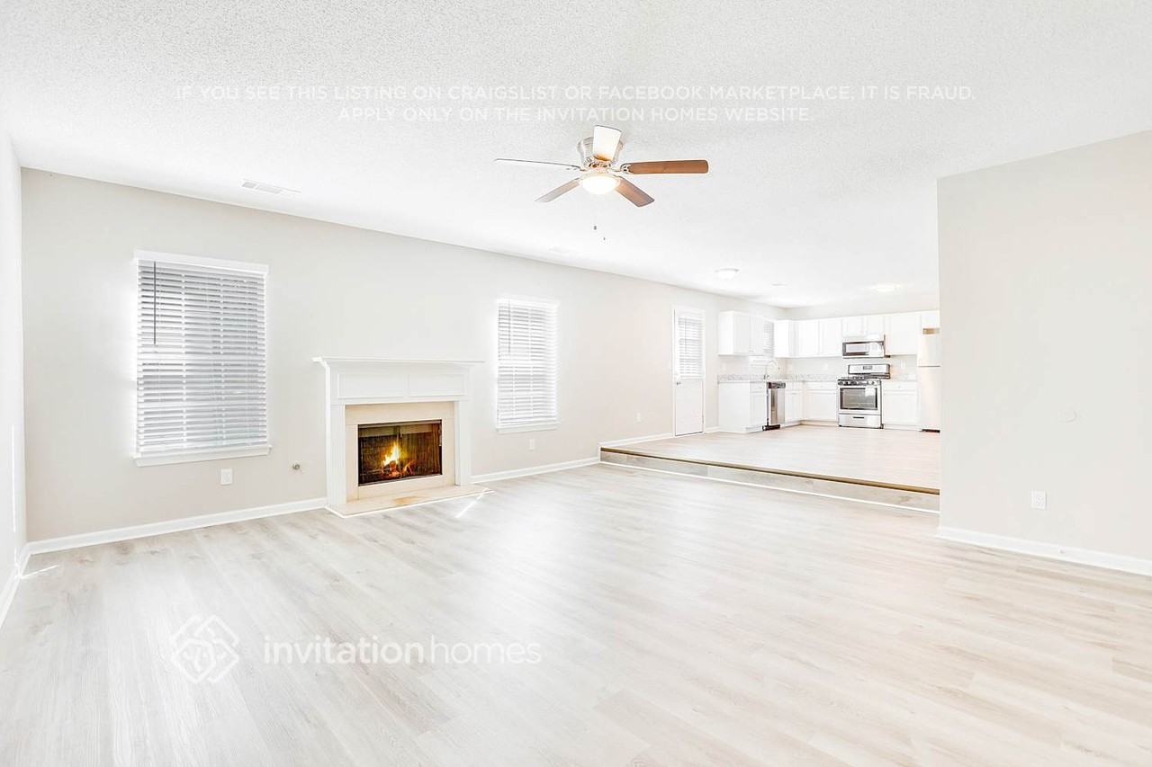 7430 Spoleto Loop - Photo 4 of 27