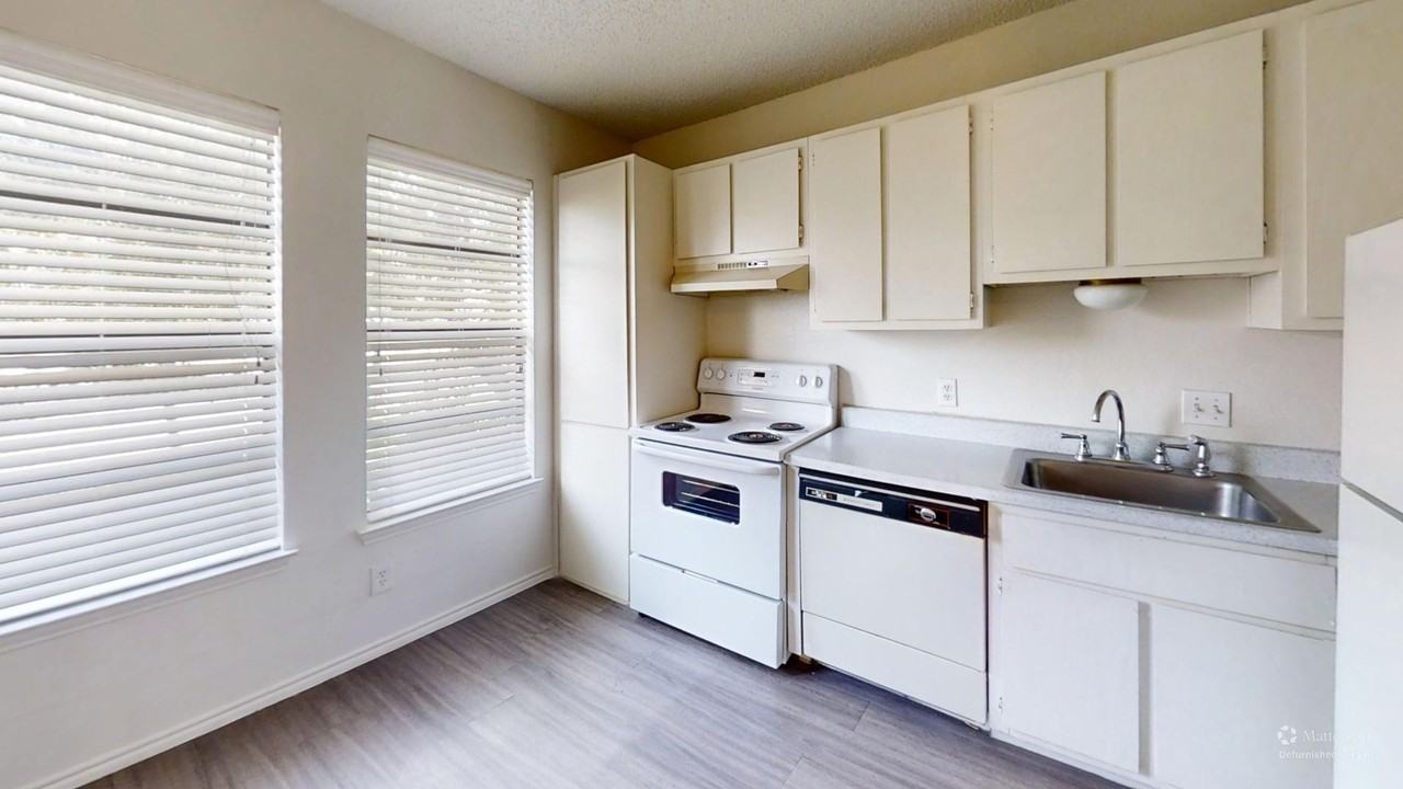 Stadium View Apartments - Photo 2 of 38