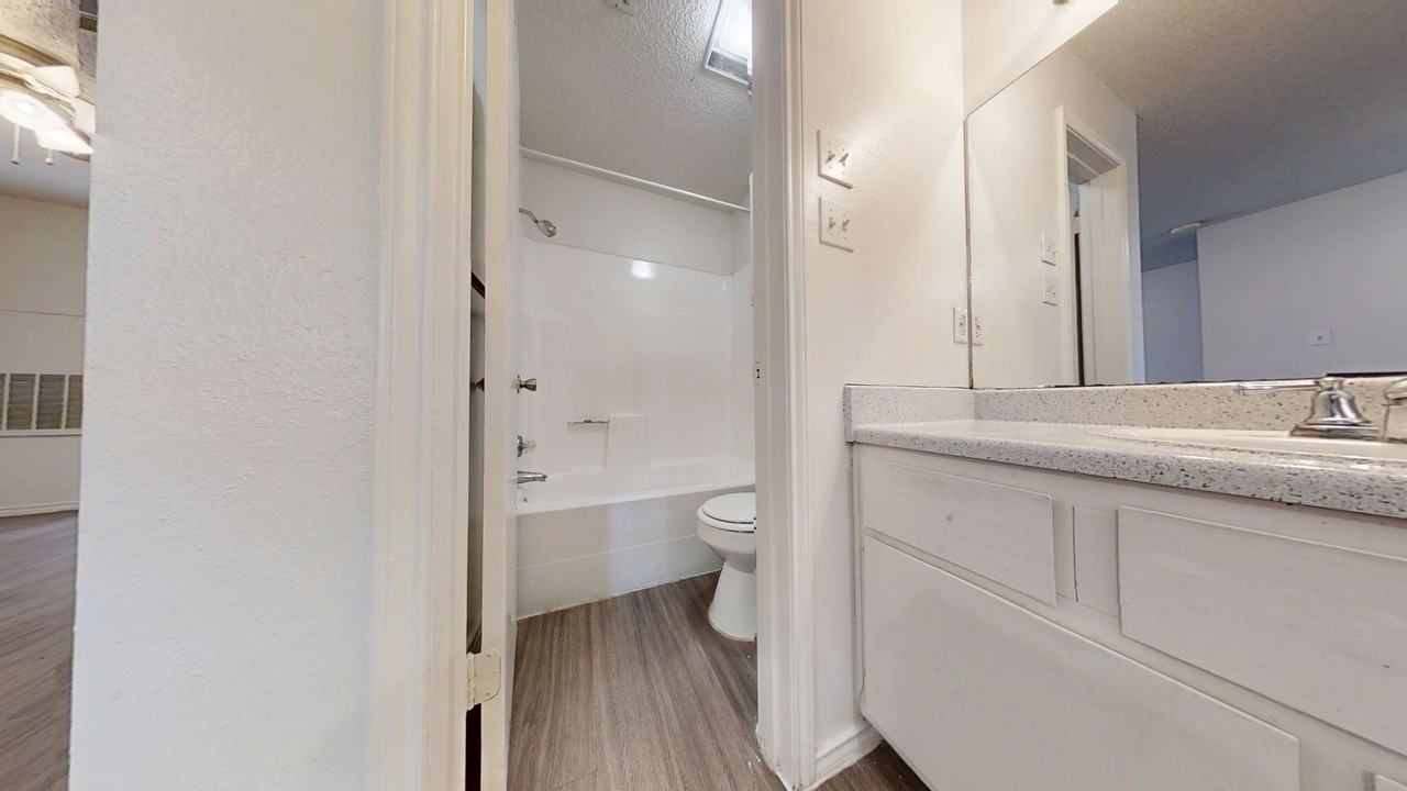 Stadium View Apartments - Photo 3 of 38