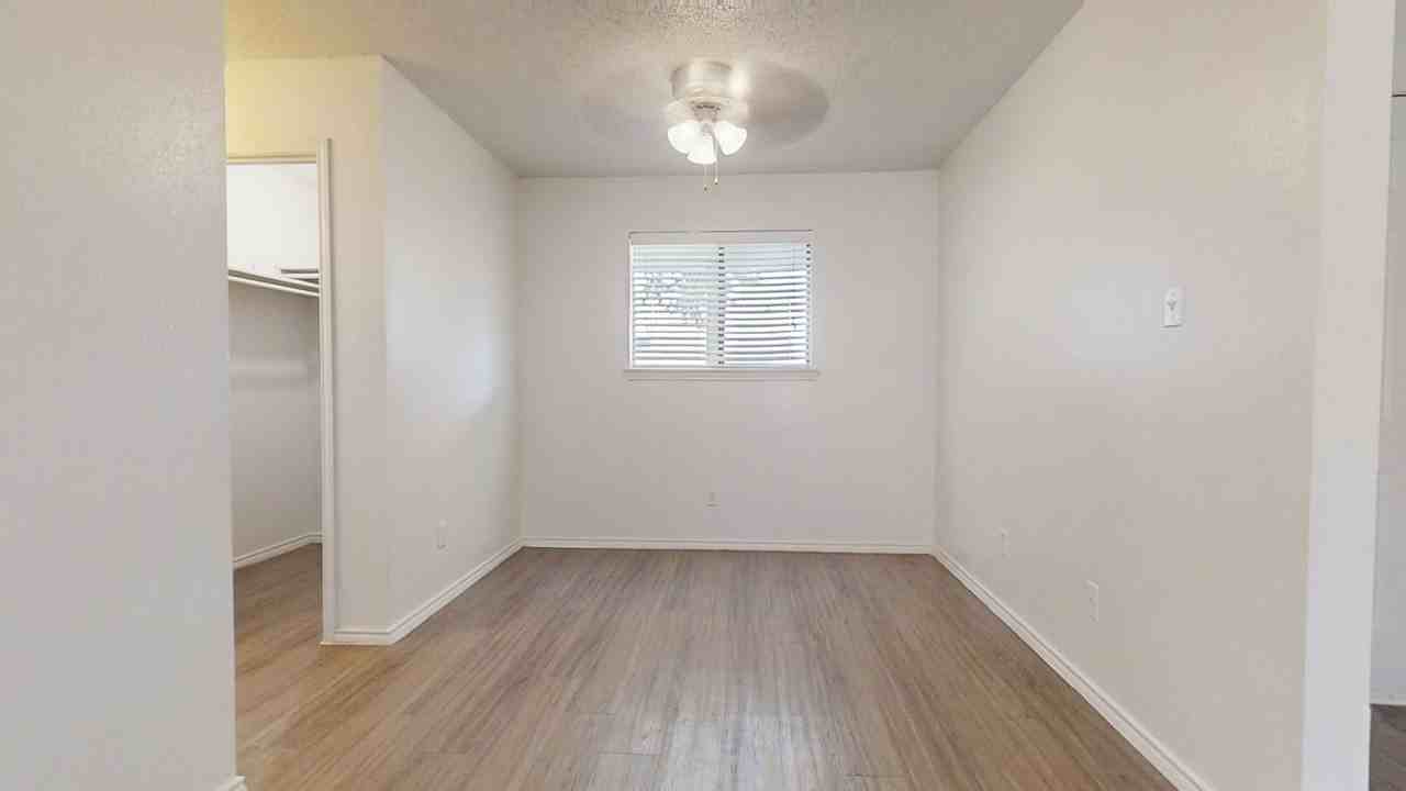 Stadium View Apartments - Photo 4 of 38